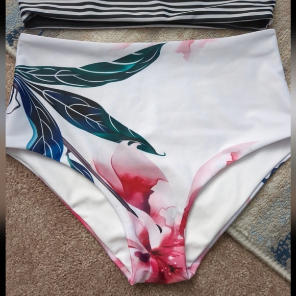 Bikini Set - Picture 2 of 5